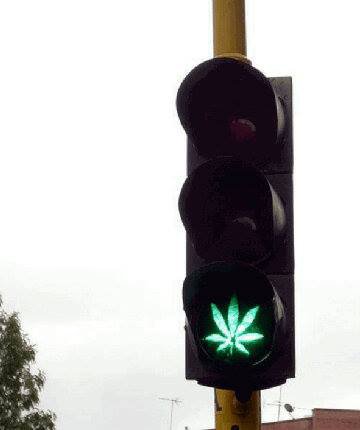 Светофара е зелен