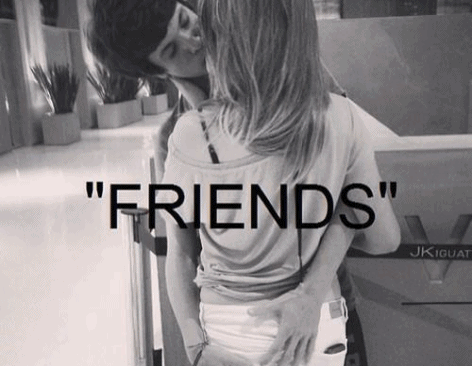 “Просто приятели”