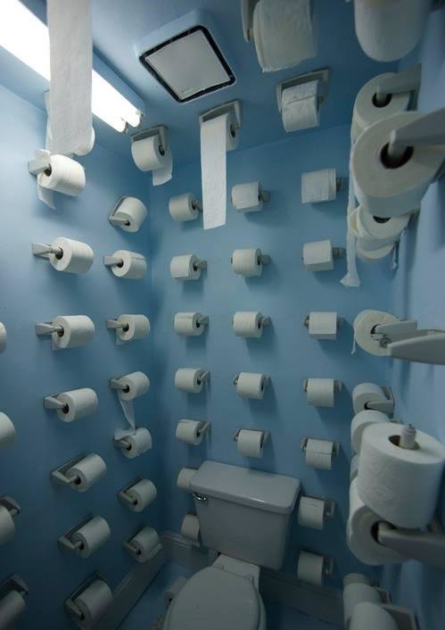 Поне няма да се притесняваш за тоалетната хартия...