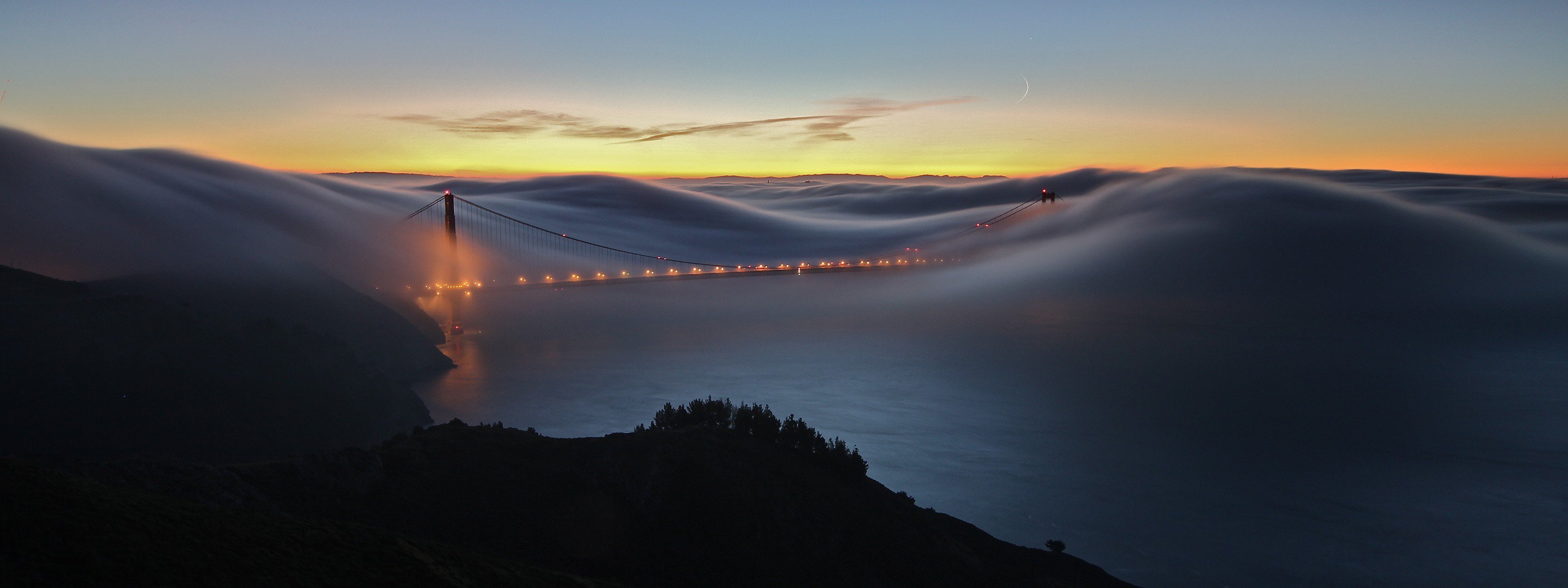Golden Gate bridge в мъгла