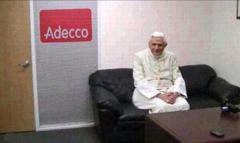 Папата си търси нова работа