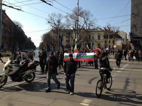 Междувременно на Попа в София