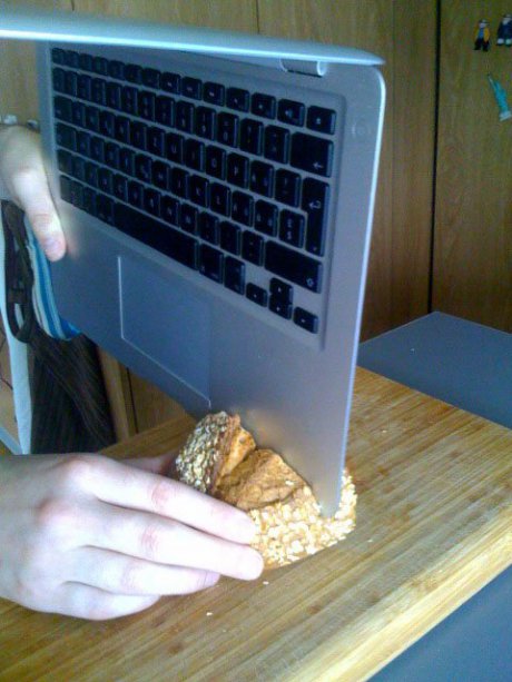 Намериха приложение на Macbook Air