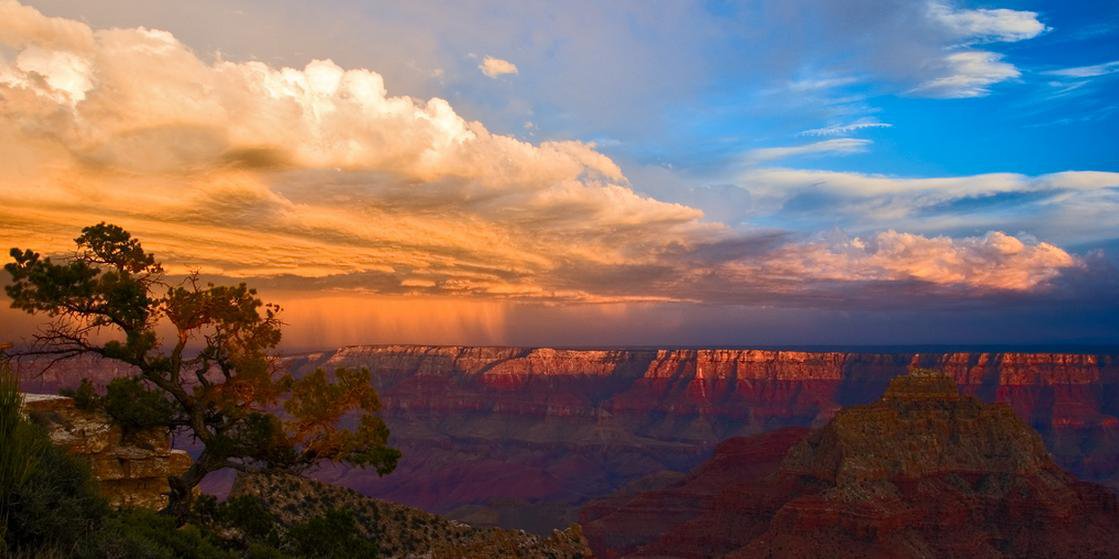 Облаци над Grand Canyon