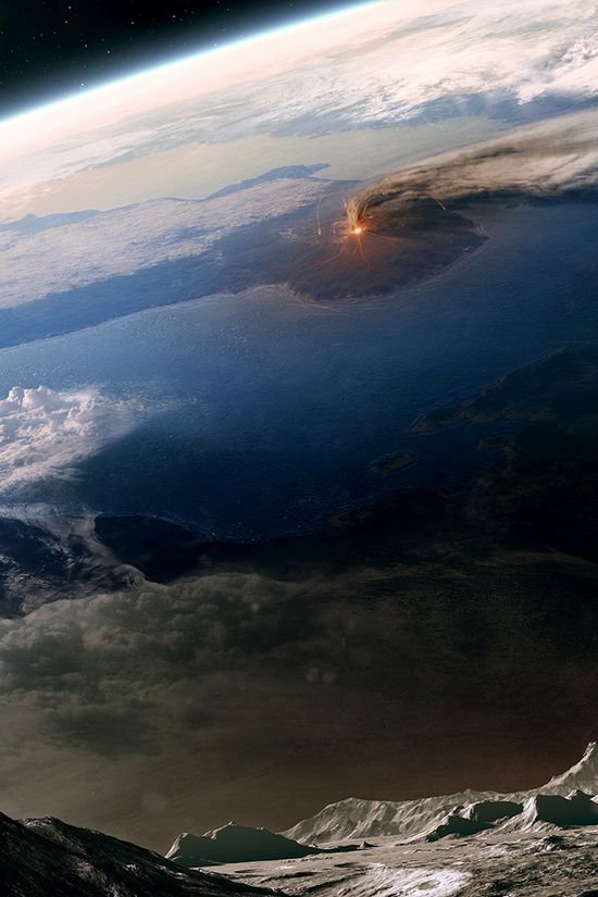 Изригващ вулкан от космоса