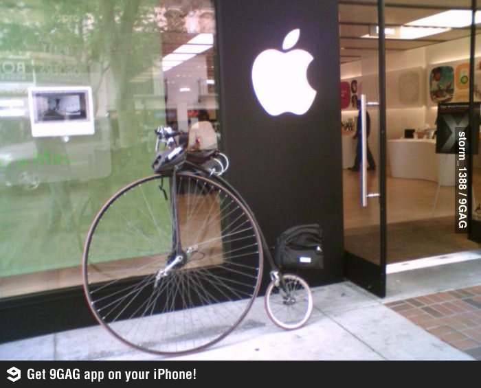 Хипстер колело пред магазина на Apple