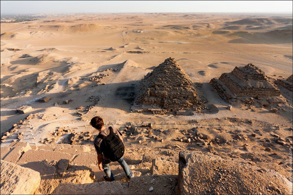 Още забранени снимки от върха на пирамидите в Египет