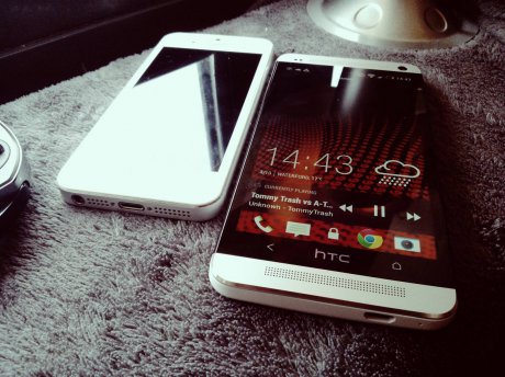 iPhone 5S или HTC One?