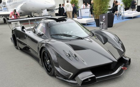 Pagani Zonda R няма достатъчно карбон!